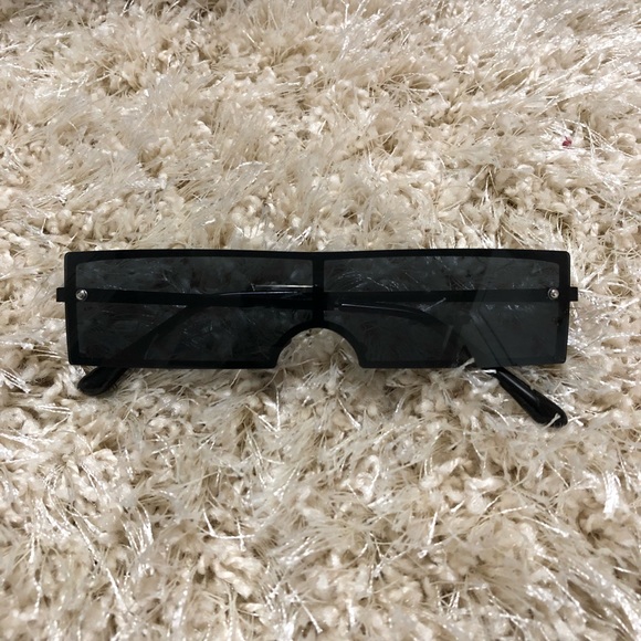BLACK CLOUT SUNGLASSES ! - Picture 2 of 6